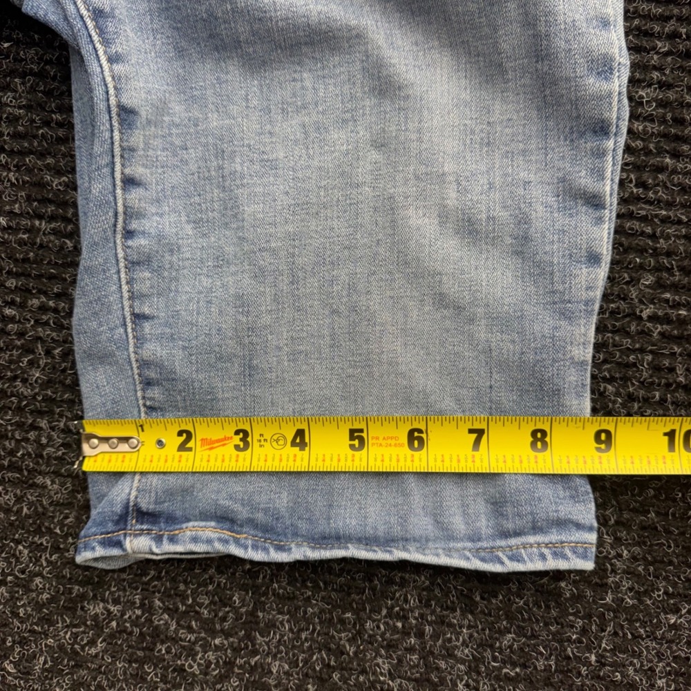Levis Bermuda Shorts Womens 28 Light Wash Denim Mid Rise 29969-0032 Blue - Picture 6 of 10